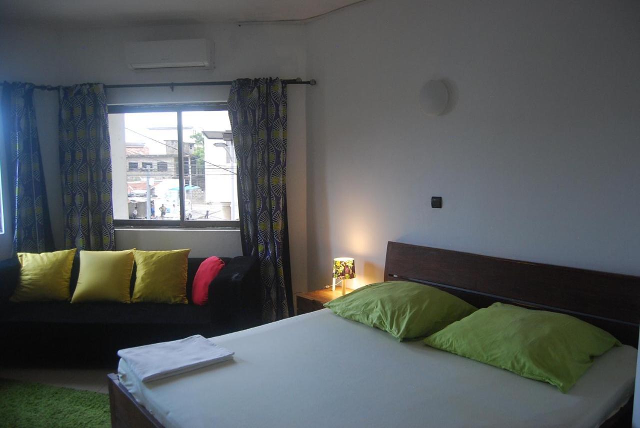 Karls Guesthouse Котону Екстериор снимка