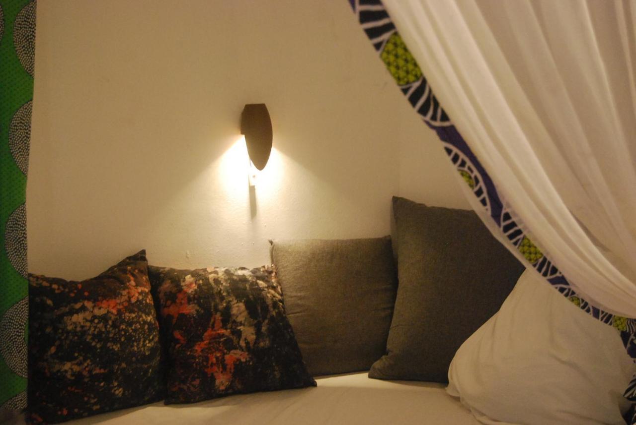 Karls Guesthouse Котону Екстериор снимка