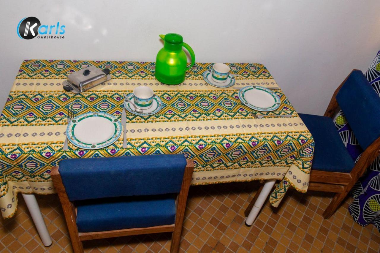 Karls Guesthouse Котону Екстериор снимка
