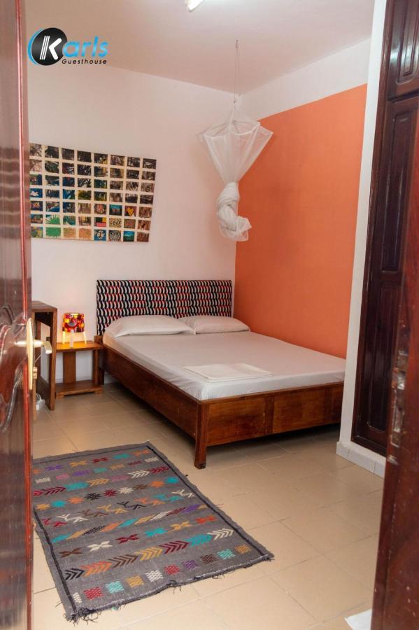 Karls Guesthouse Котону Екстериор снимка