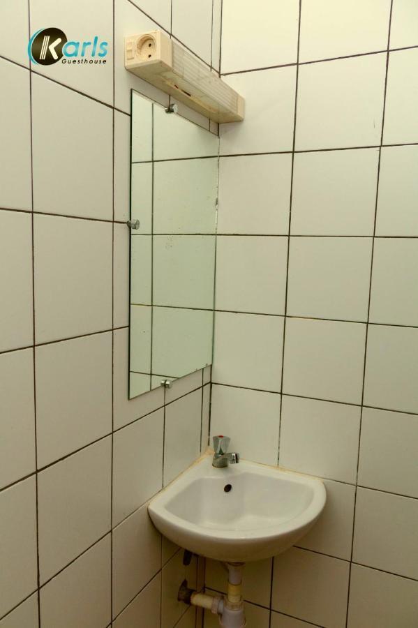 Karls Guesthouse Котону Екстериор снимка