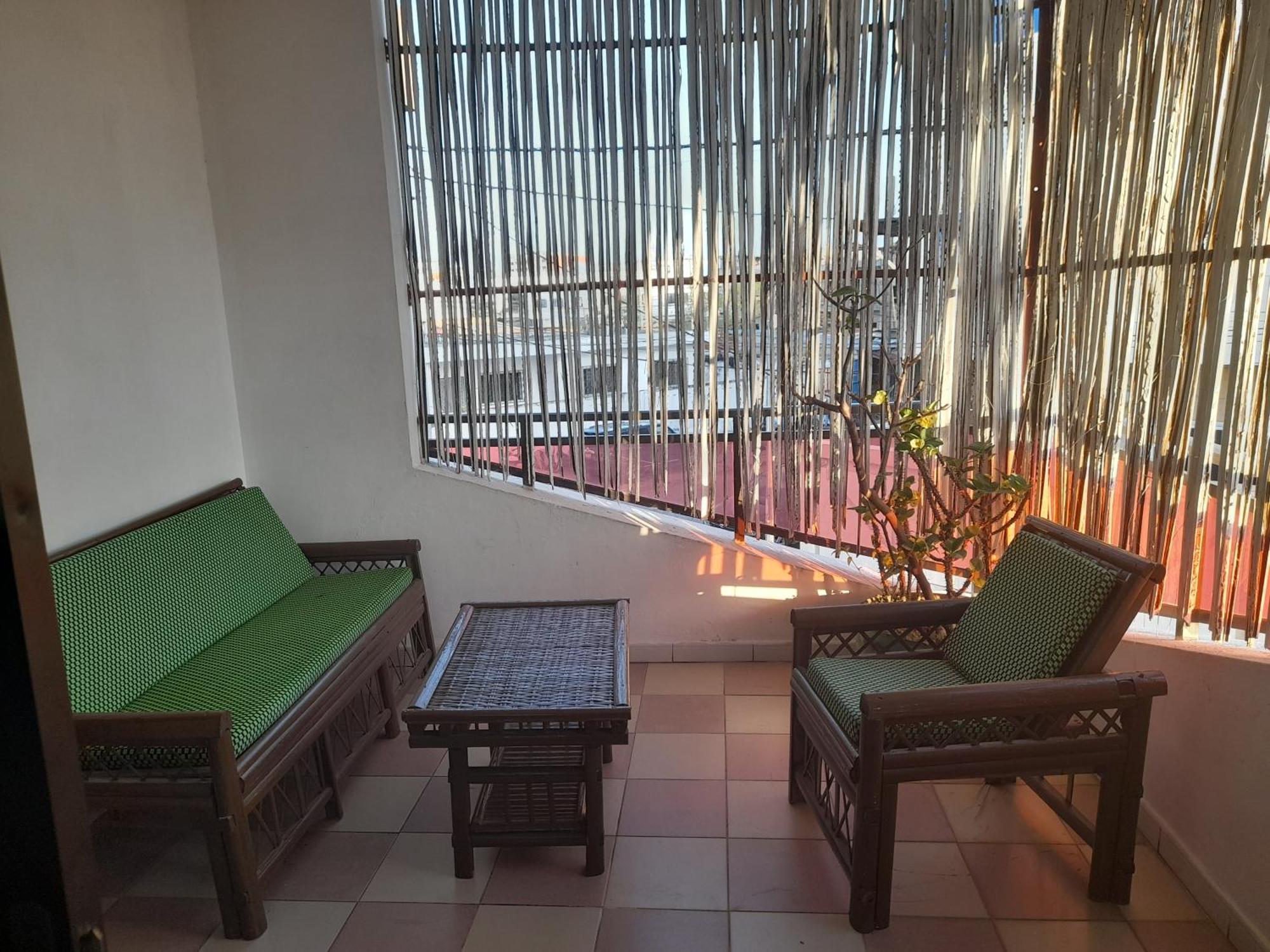 Karls Guesthouse Котону Стая снимка