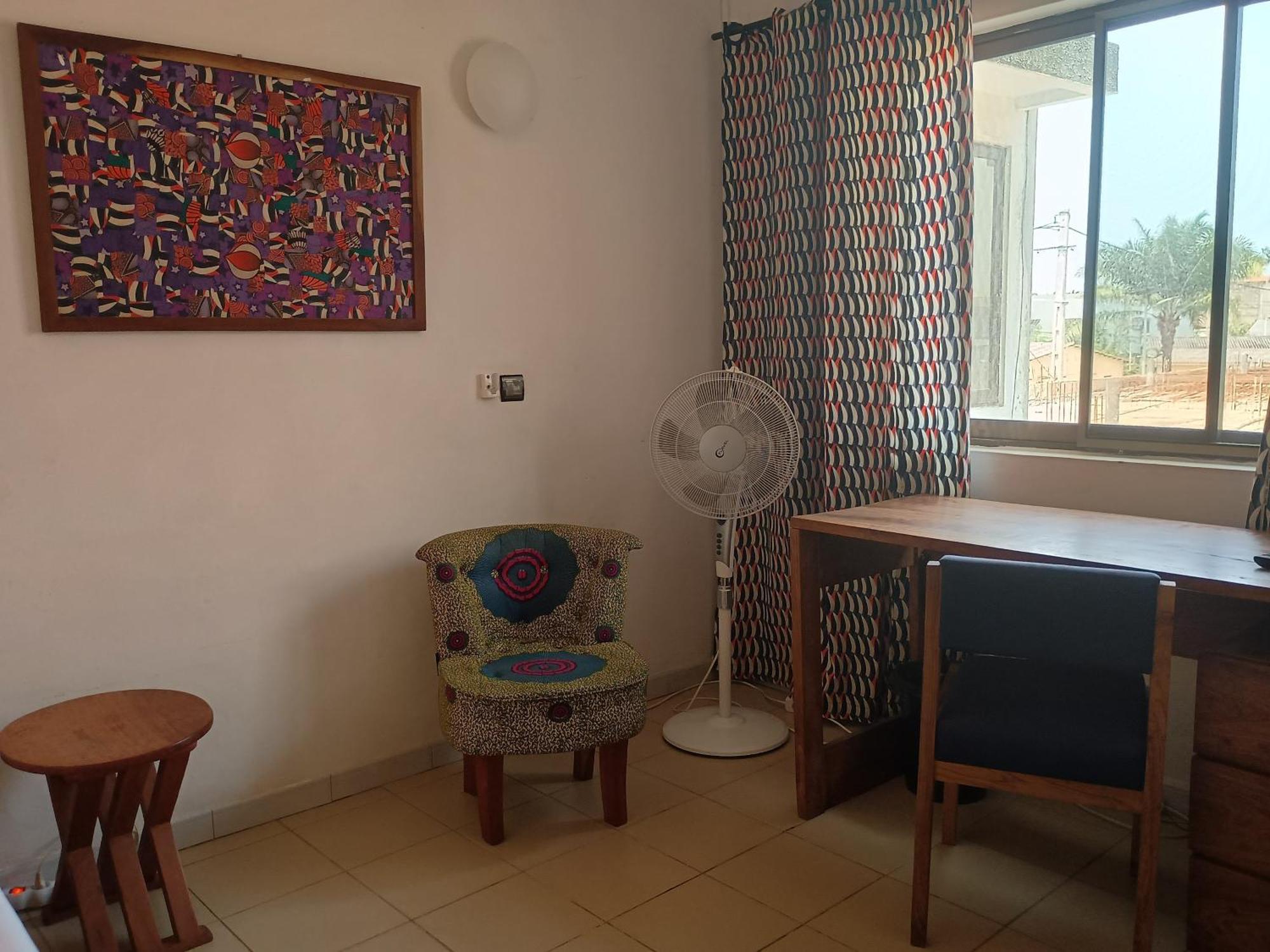 Karls Guesthouse Котону Екстериор снимка