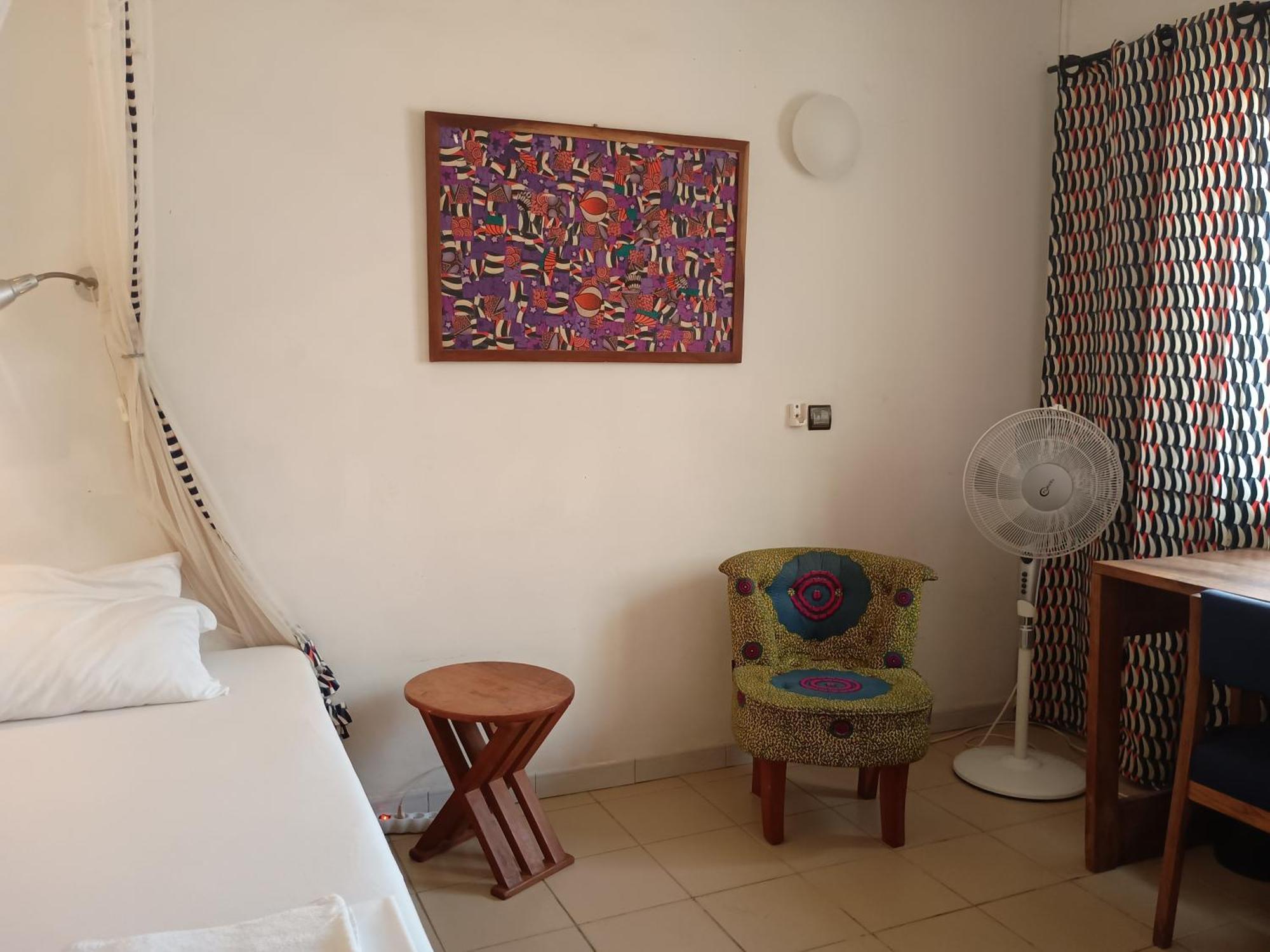 Karls Guesthouse Котону Екстериор снимка