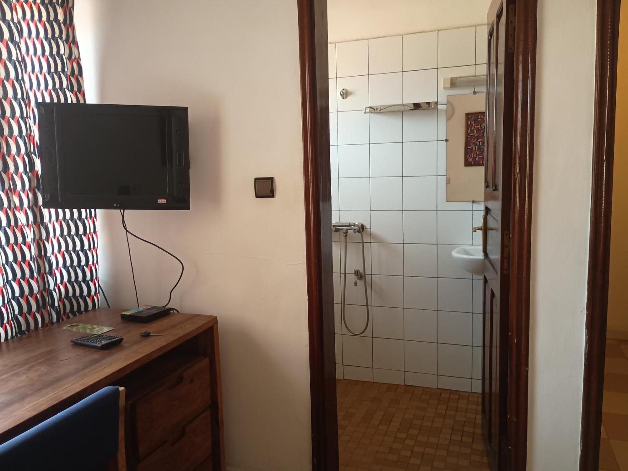 Karls Guesthouse Котону Екстериор снимка