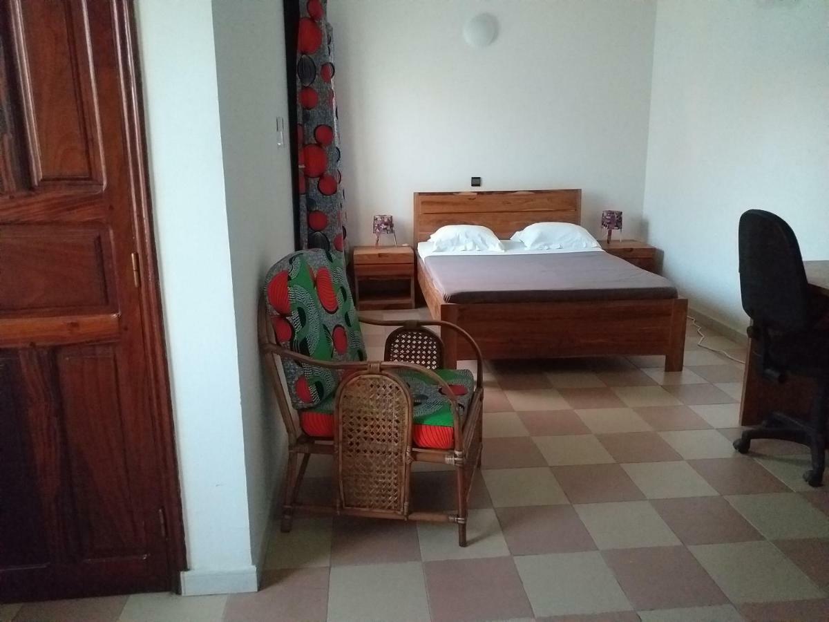 Karls Guesthouse Котону Екстериор снимка