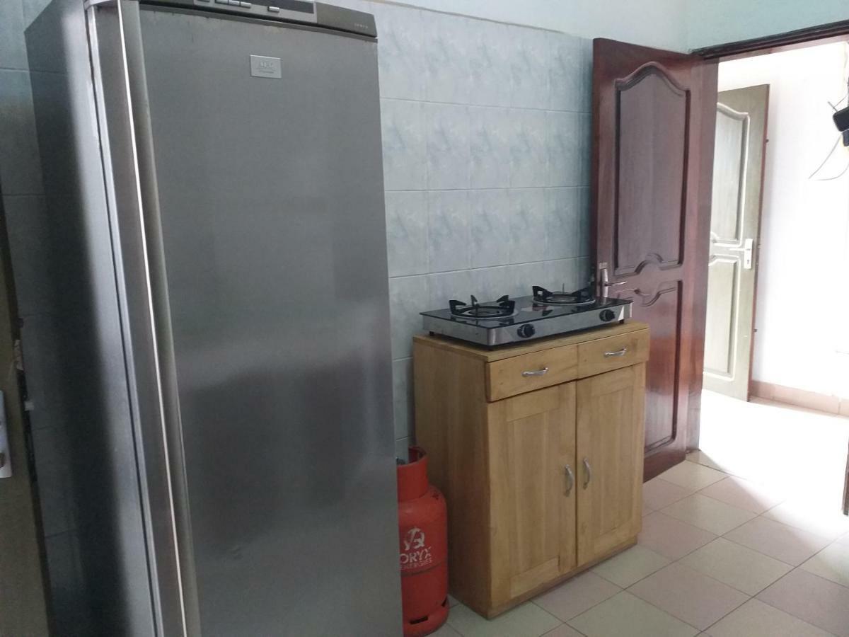 Karls Guesthouse Котону Екстериор снимка